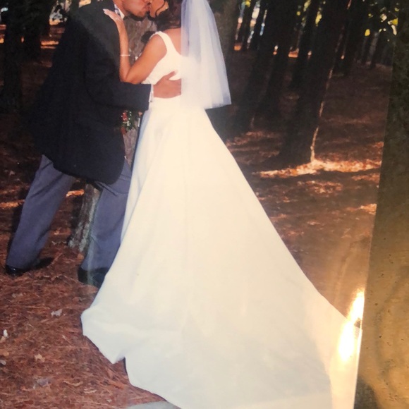 Wedding dress Ivy, with slip and crown to match - Picture 2 of 8